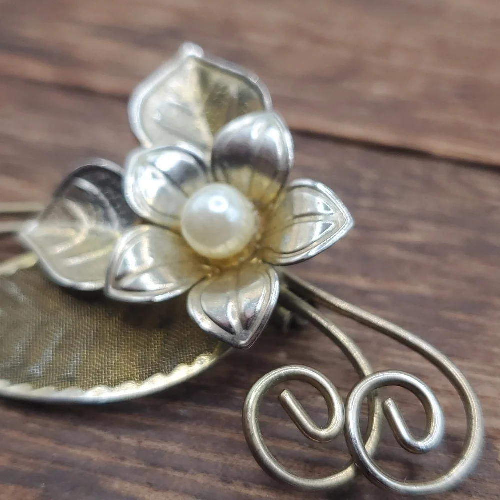B403‎ lace and frills magnolia bloom brooch